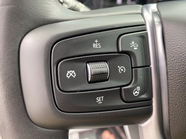 Used 2022 White GMC SLT image 17