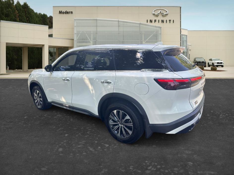 Certified Used 2024 Glacier White INFINITI PURE image 6