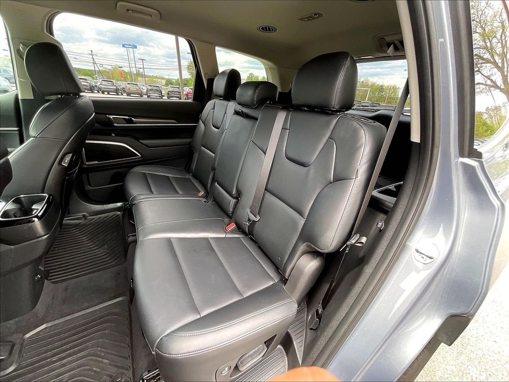 Used 2025 Everlasting Silver Kia LX image 14