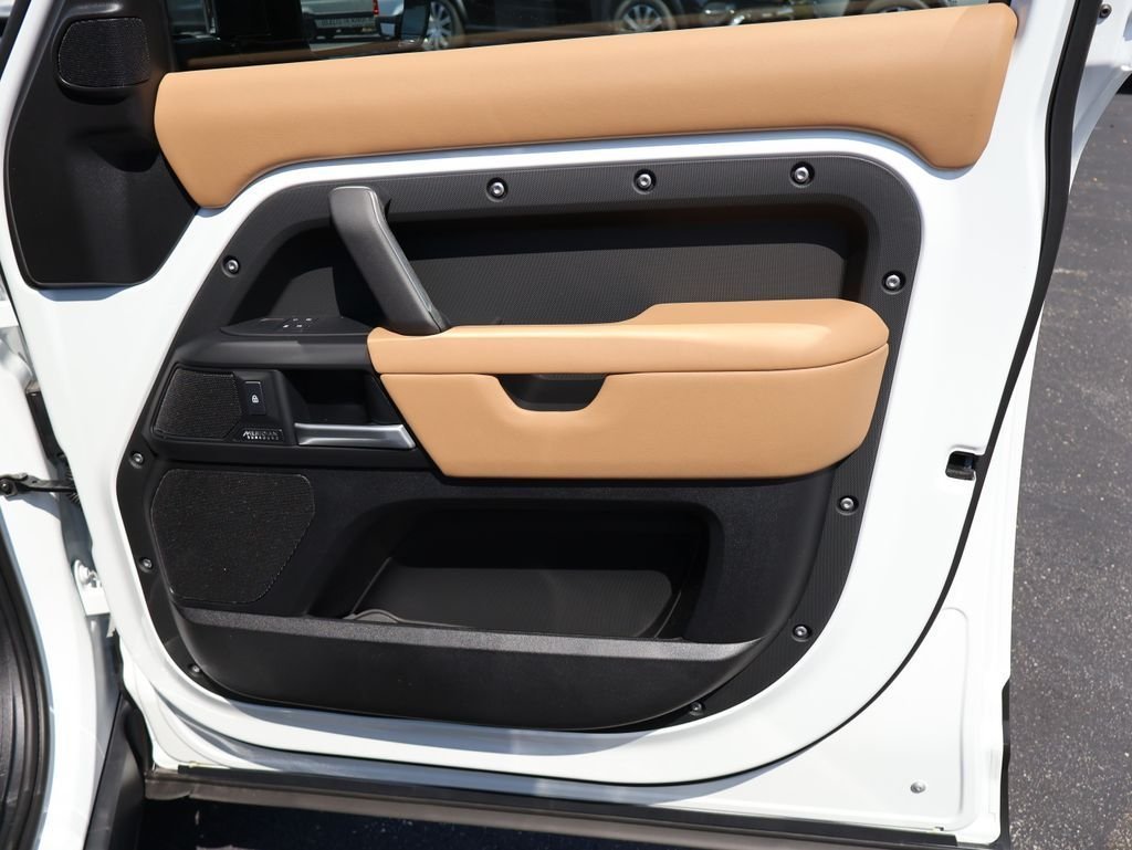 2026 Land Rover Defender X-Dynamic SE - Photo 11