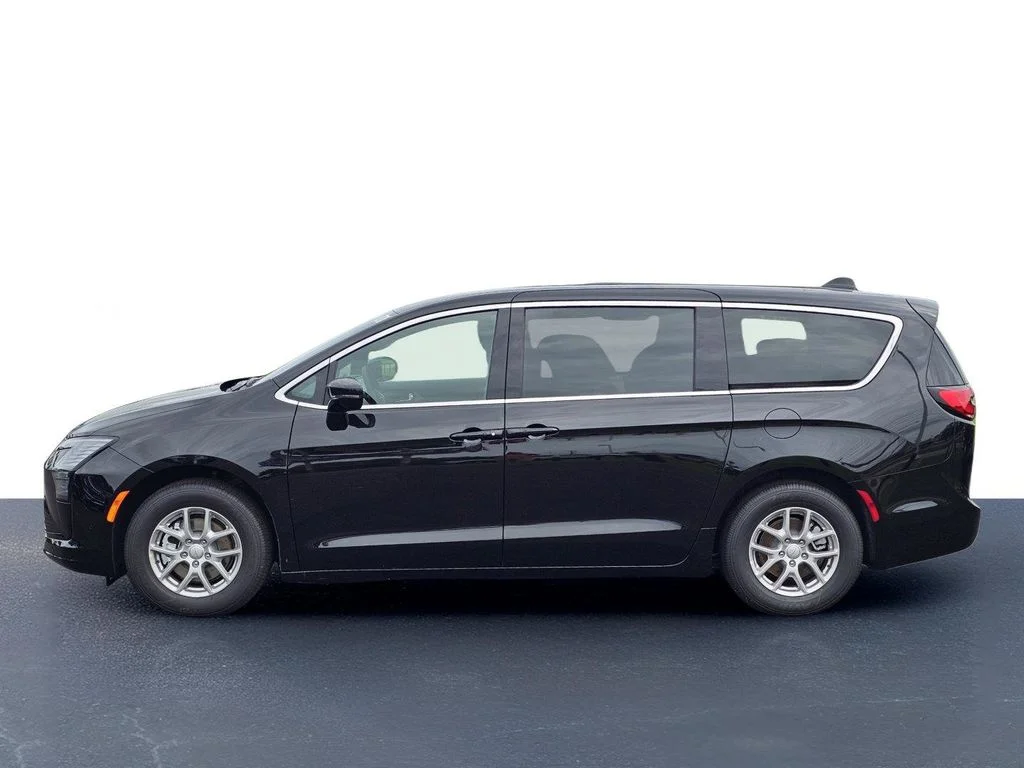 New 2027 Diamond Black Crystal Pearl-Coat Exterior Paint Chrysler Select image 13