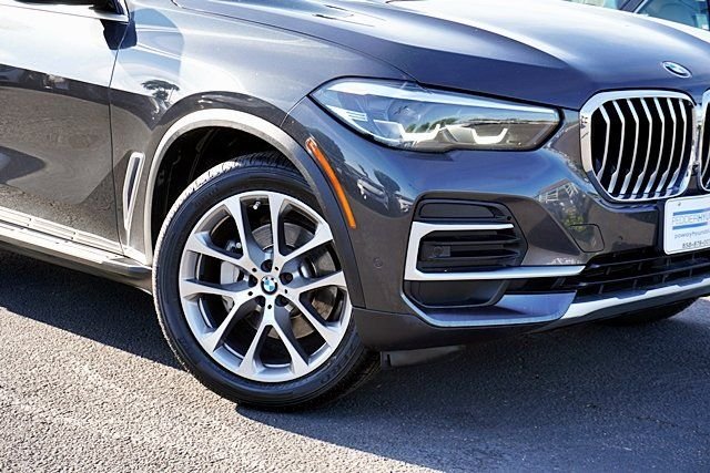 Used 2023 Gray BMW xDrive40i image 3