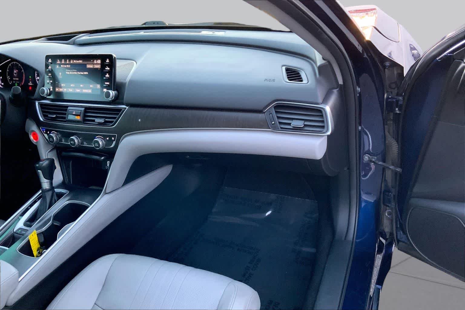 Used 2018 Obsidian Blue Pearl Honda Touring 1.5T image 18