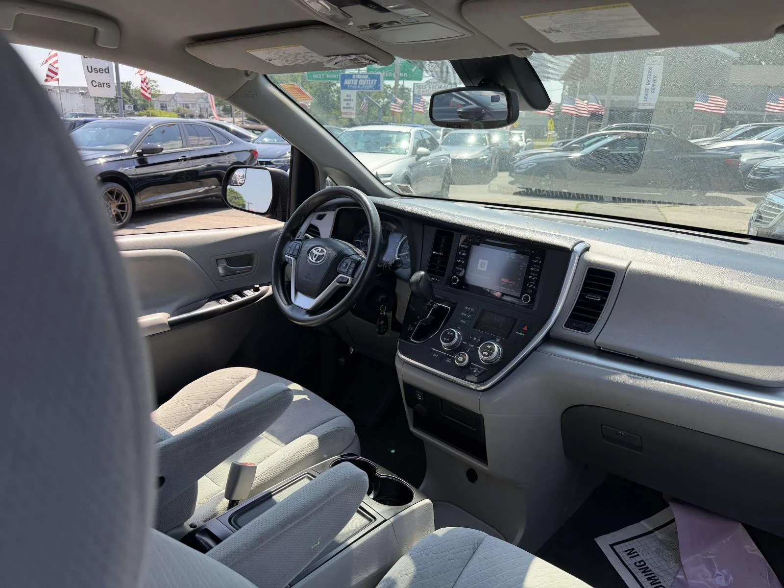 Used 2018 Gray Toyota LE image 7