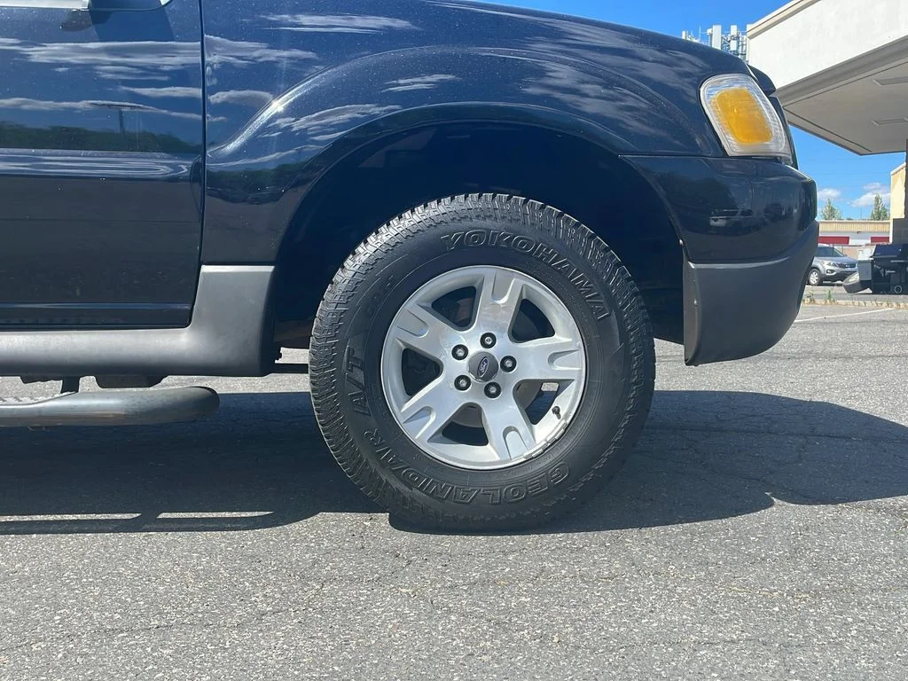 Used 2005  Ford Adrenalin image 21