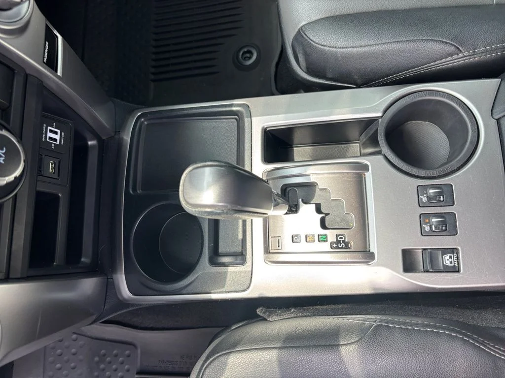 Used 2022 Silver Toyota SR5 Premium image 33