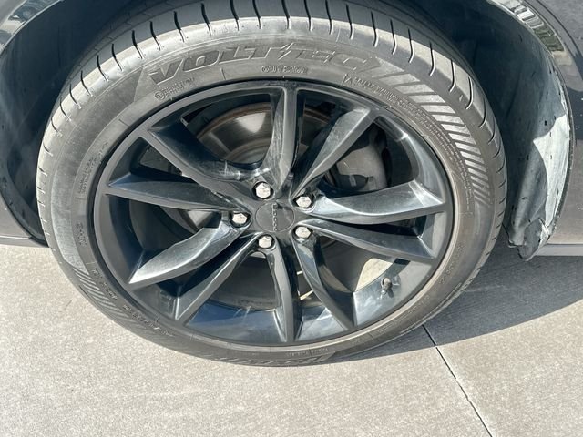 Used 2016 Black Dodge SXT image 30