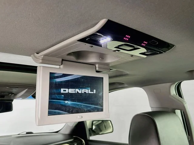 Used 2019 Silver GMC Denali image 27