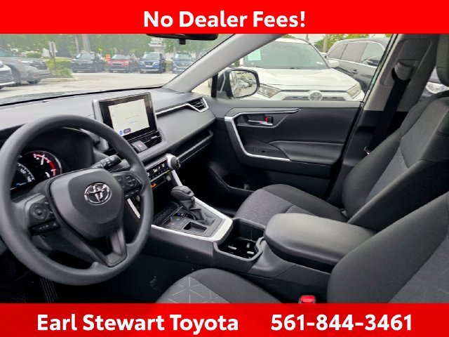 Used 2025  Toyota XLE image 4