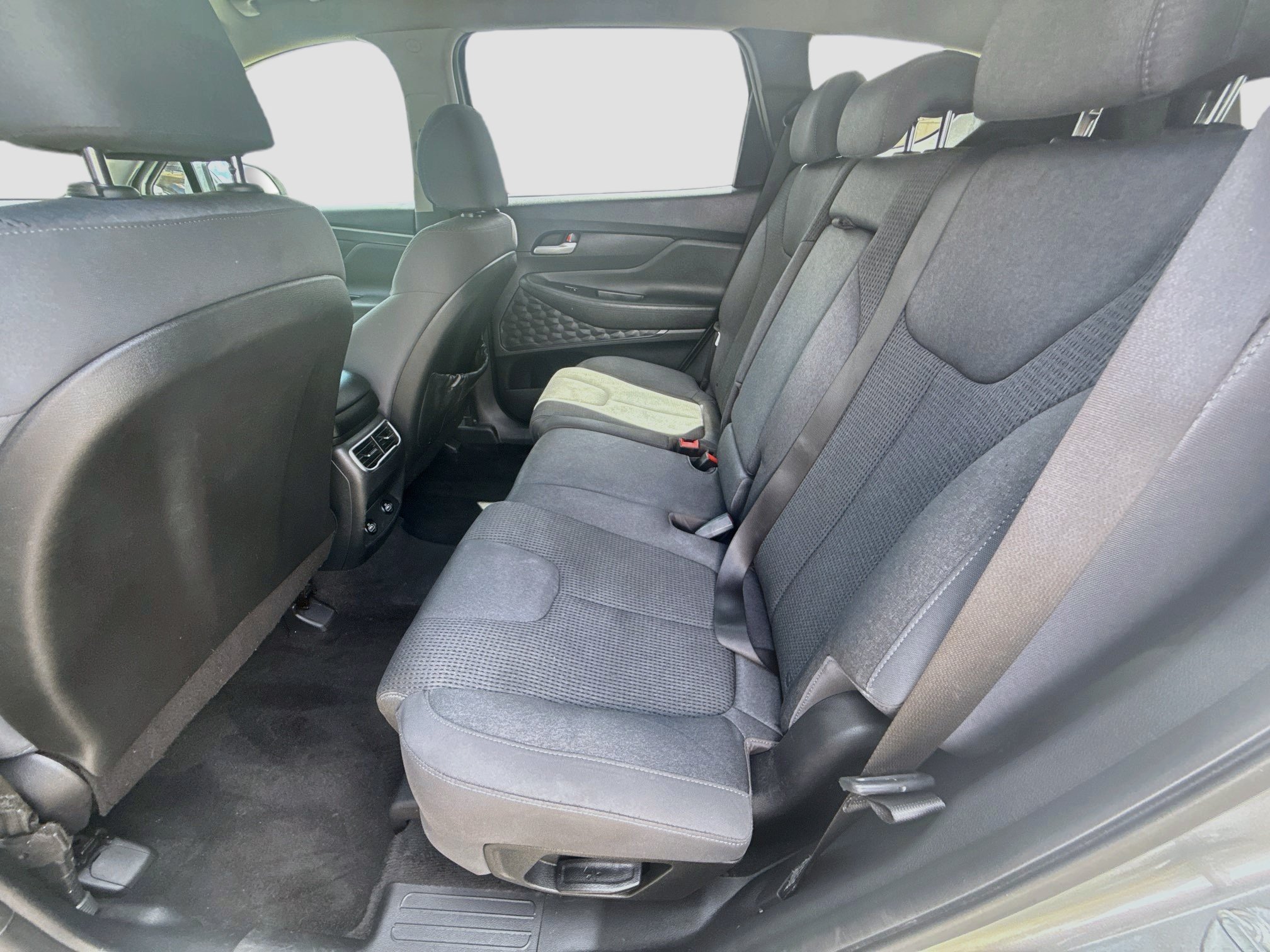 Used 2021 Shimmering Silver Hyundai SE image 21