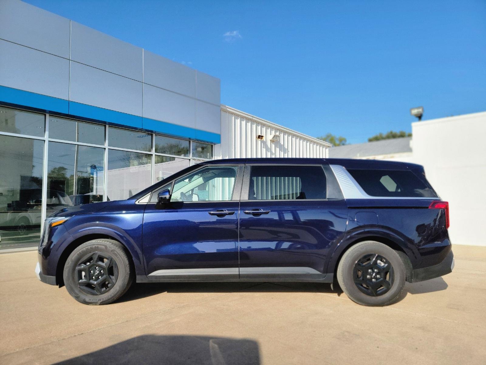 2026 Kia Carnival LXS - Photo 4