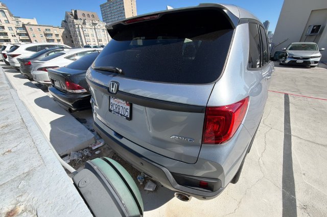 Certified Used 2022 Lunar Silver Metallic Honda EX-L image 9