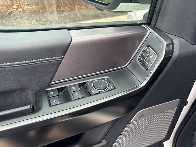 New 2026 Star White Metallic Tri-Coat Ford Platinum® image 17