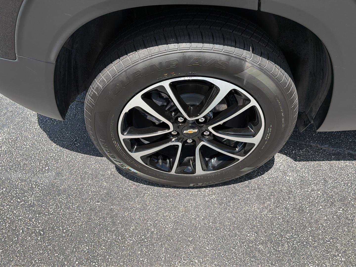 Used 2025 Mosaic Black Metallic Chevrolet LT image 36