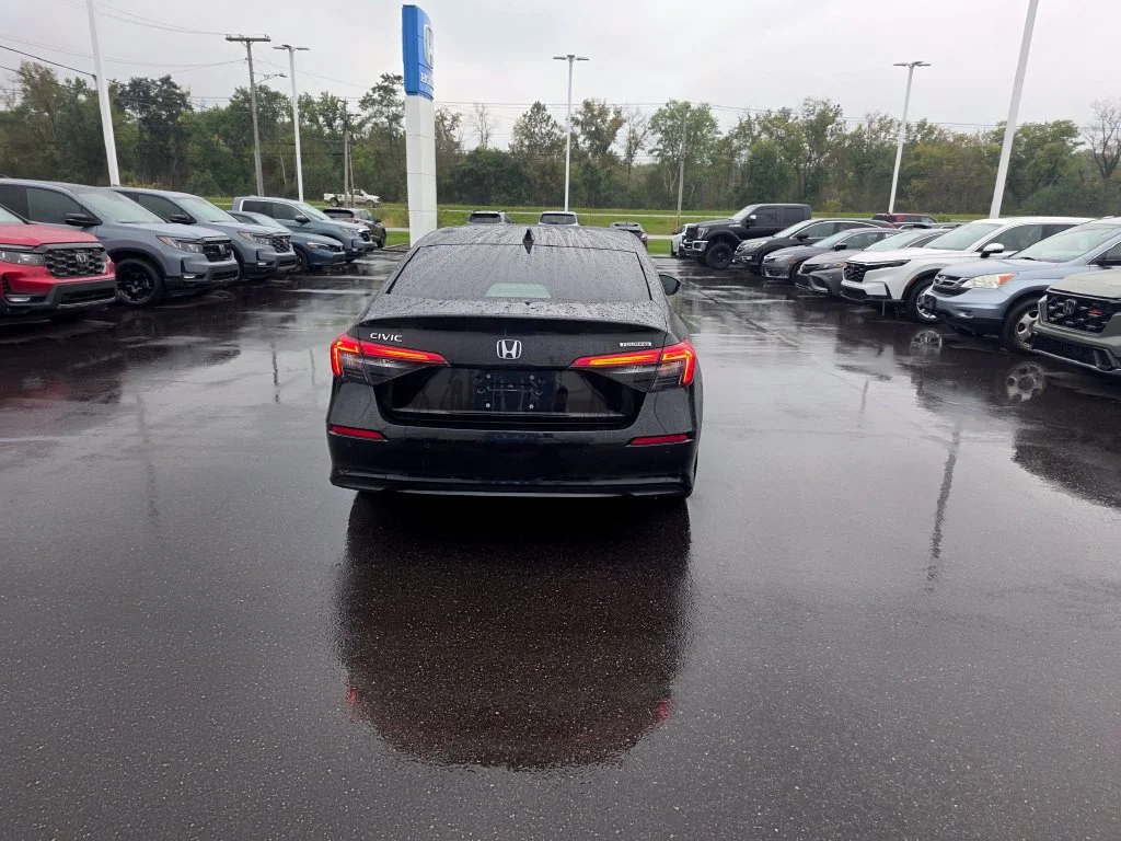 Certified Used 2024 Crystal Black Pearl Honda Touring image 4