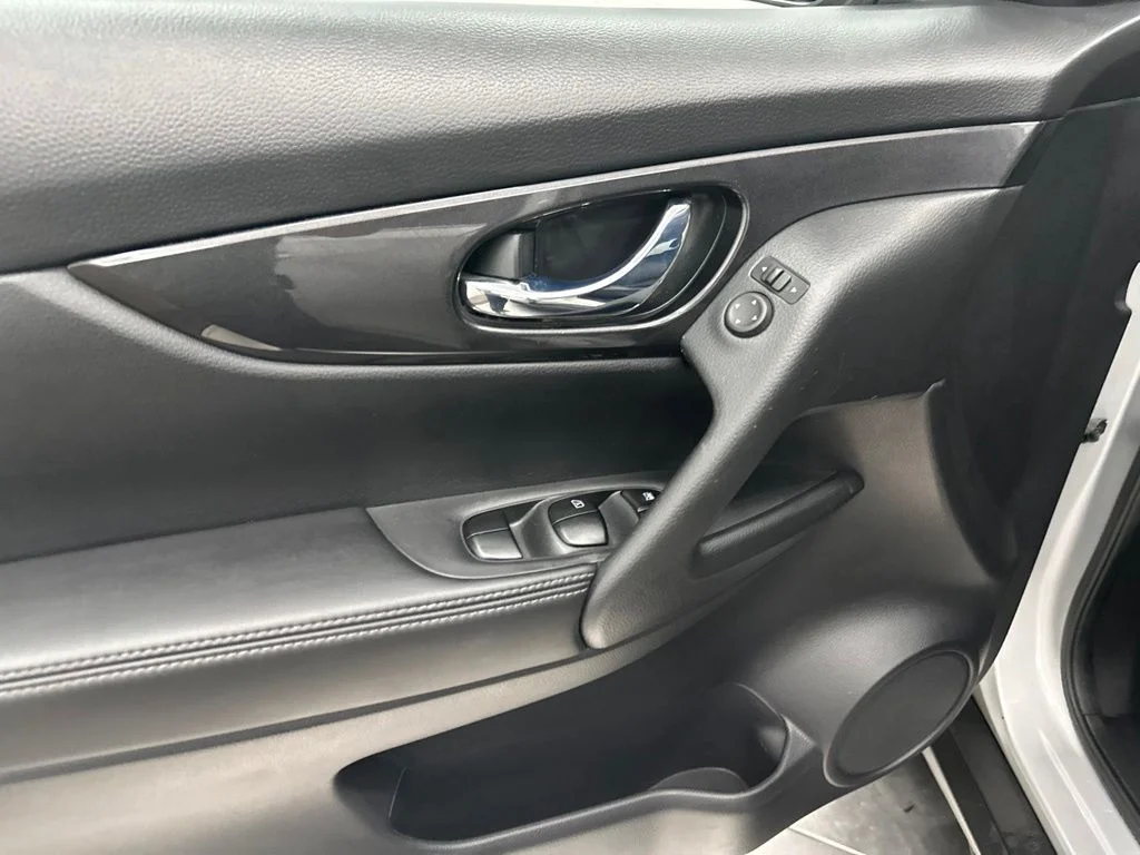 Used 2018 Silver Nissan SV image 15