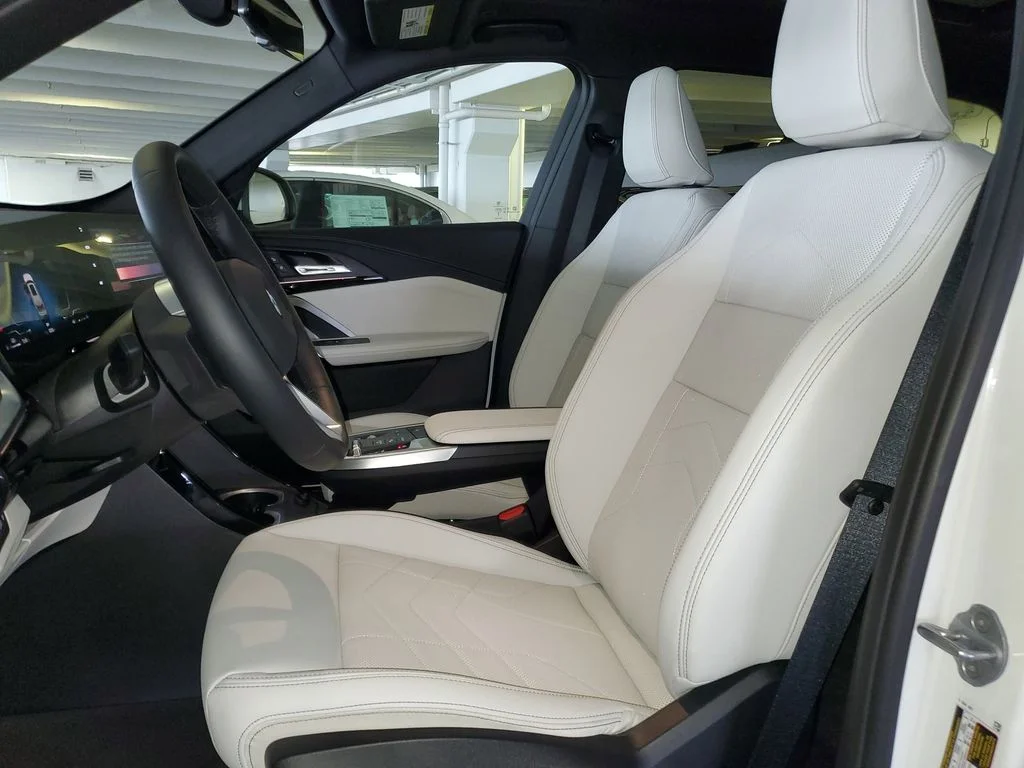 Used 2026 White BMW xDrive28i image 16