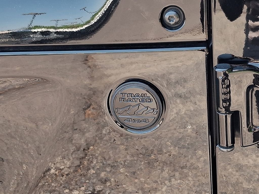 Used 2022 Black Jeep Sahara Altitude 4x4 image 30