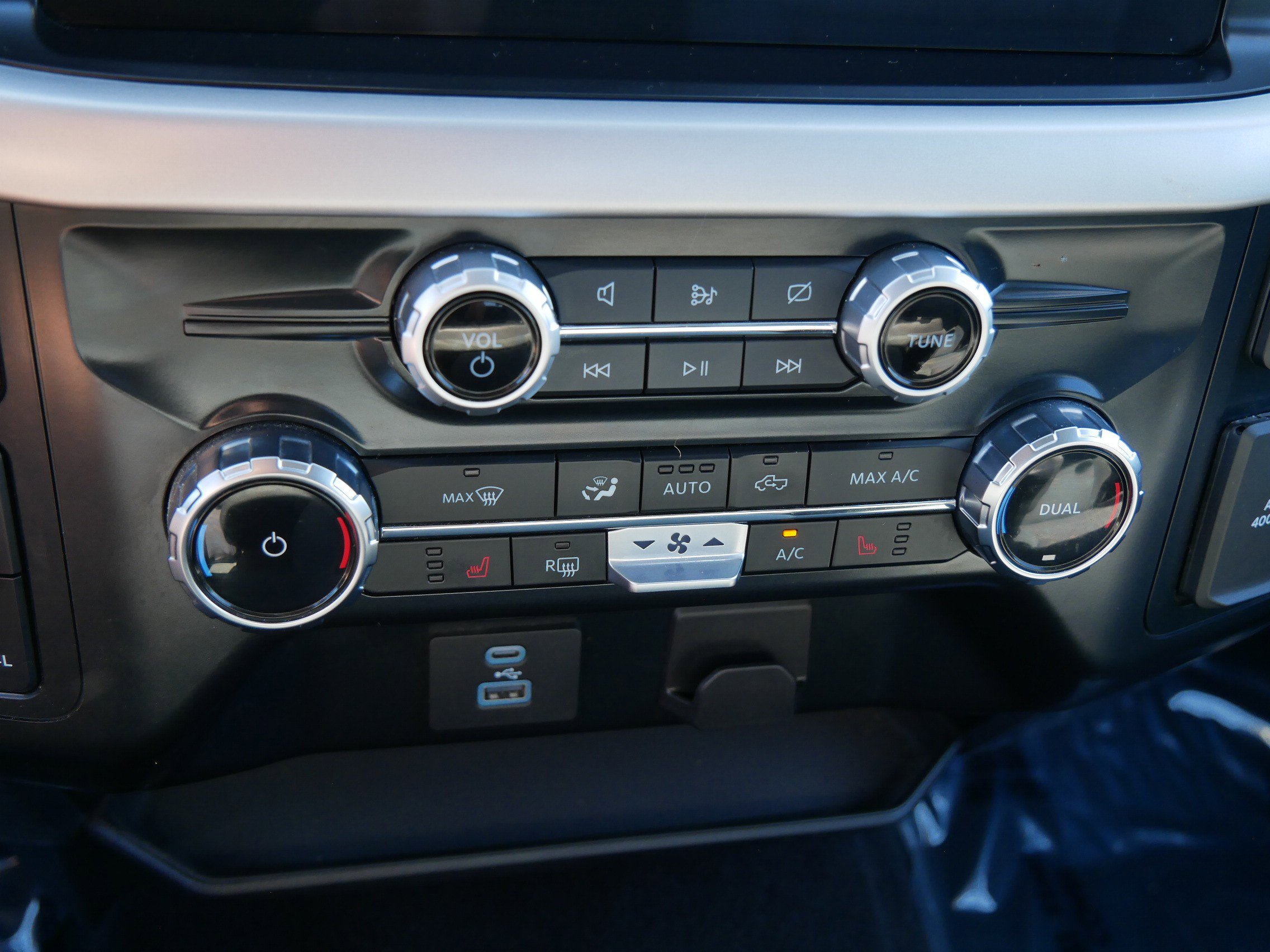 Used 2023 Black Ford XLT image 23
