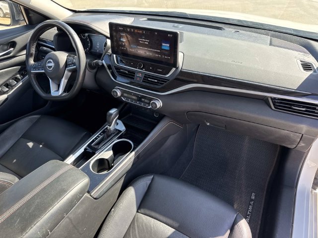 Used 2025 White Nissan 2.5 SR image 32