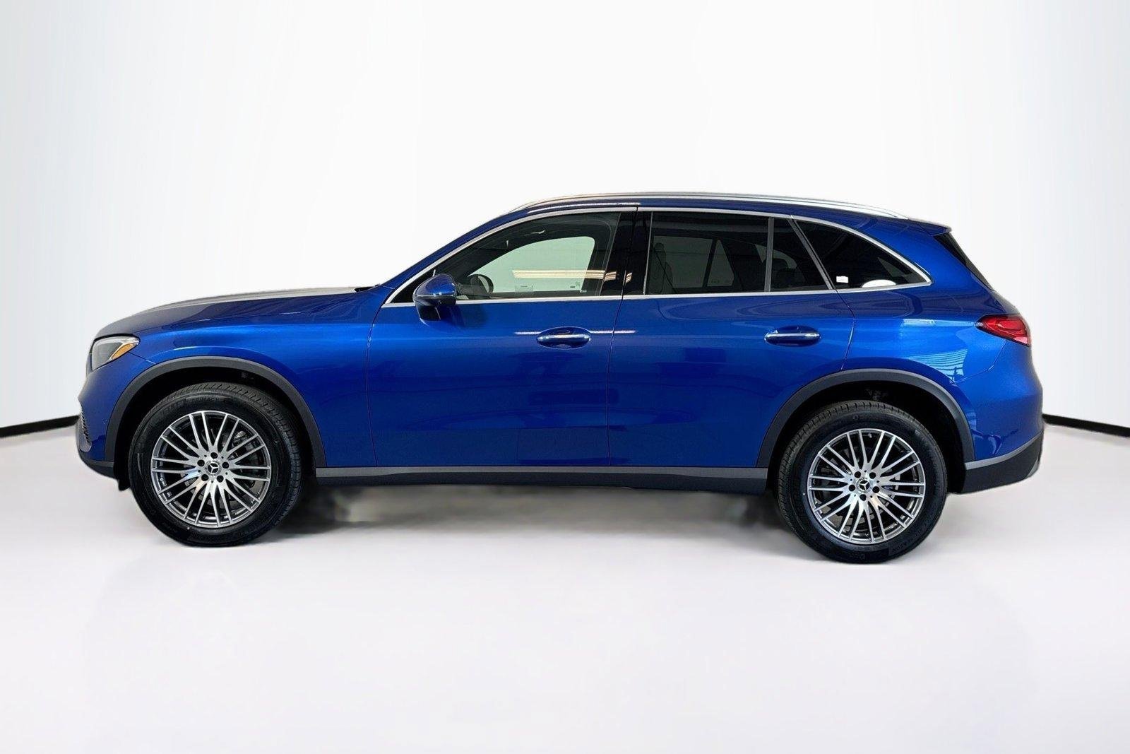 New 2026 Black Mercedes-Benz GLC 300 image 8