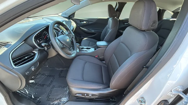 Used 2025 White Chevrolet LT image 18