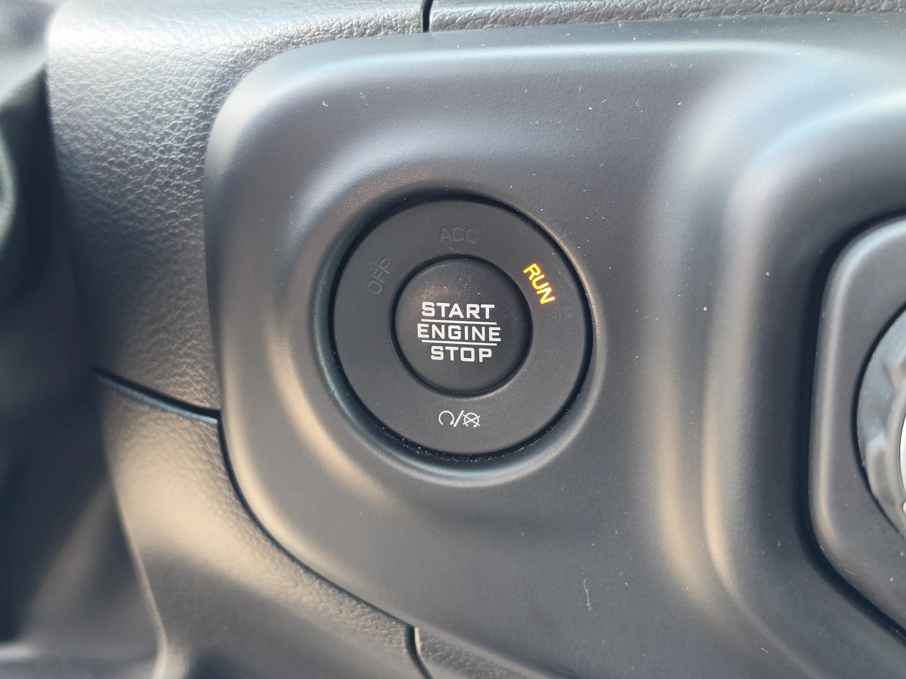 Used 2023 Sting-Gray Clearcoat Jeep Sahara image 38