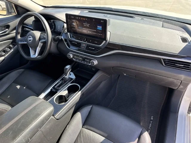 Used 2025 White Nissan 2.5 SR image 32