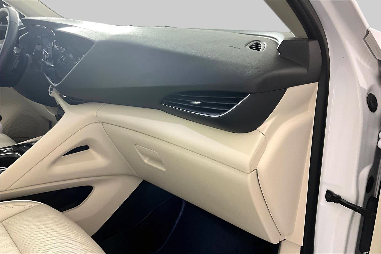 Used 2023 White Frost Tricoat Buick Avenir image 18