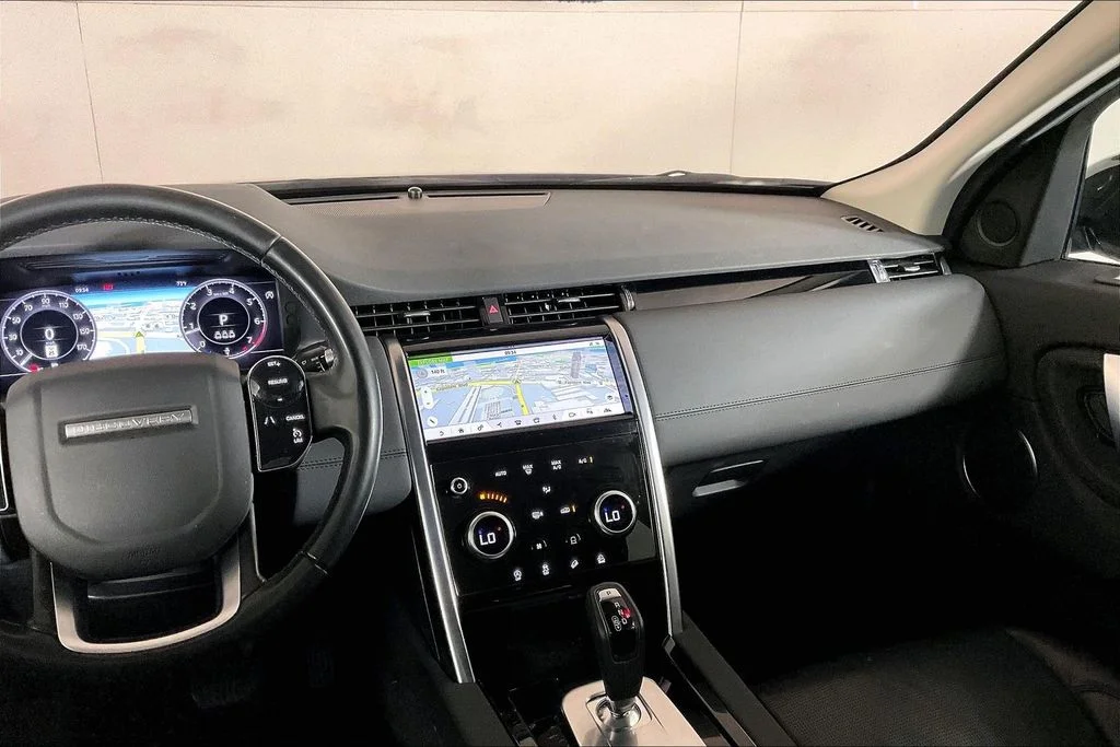 Used 2020  Land Rover SE image 5