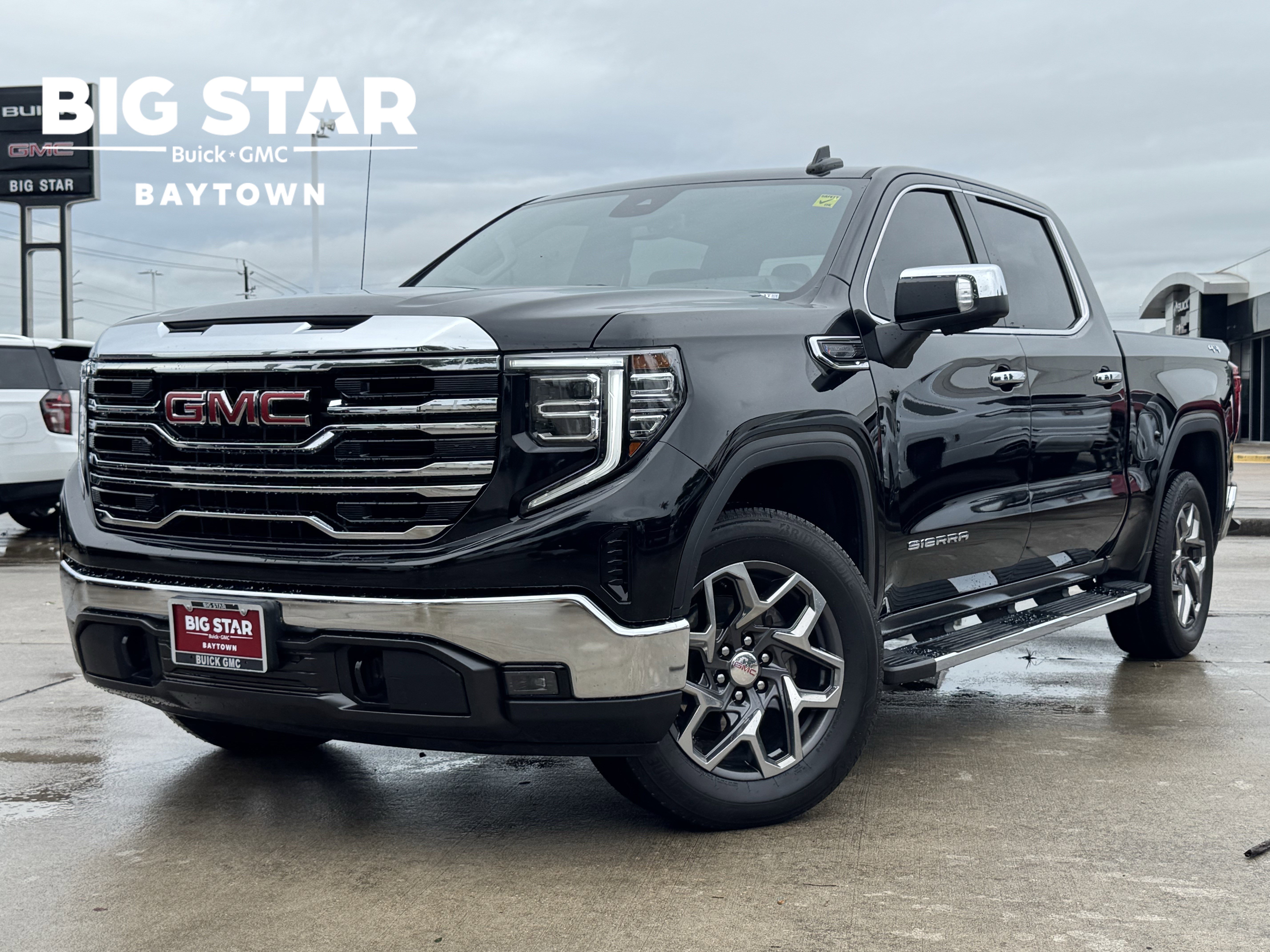 2025 GMC Sierra 4WD Crew Cab Short Box SLT's photo