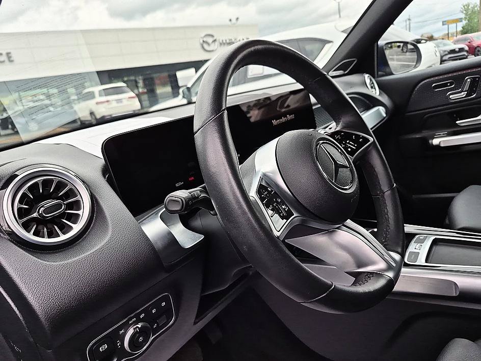 Used 2024 Blue Mercedes-Benz GLB 250 image 16