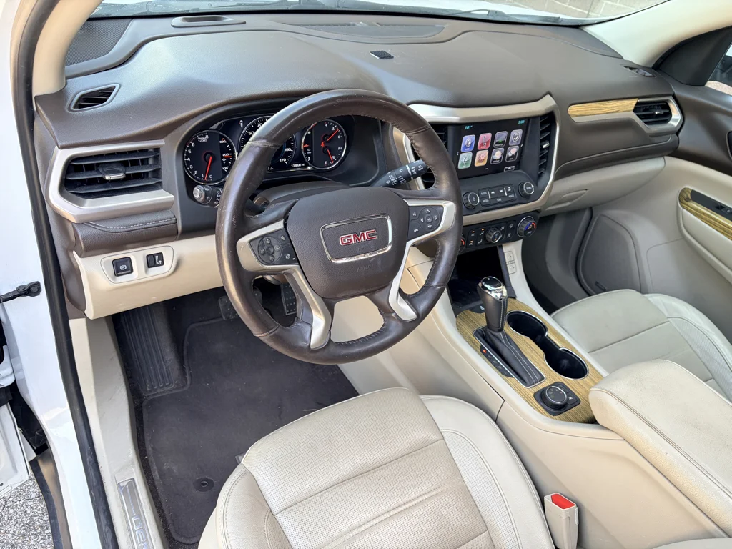 Used 2017 White Frost Tricoat GMC Denali image 13