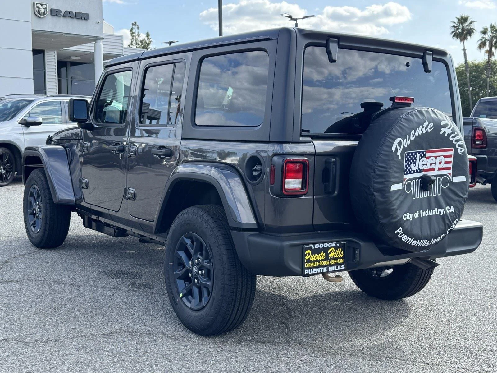 New 2026 Granite Crystal Metallic Clearcoat Jeep 85th Anniversary image 4