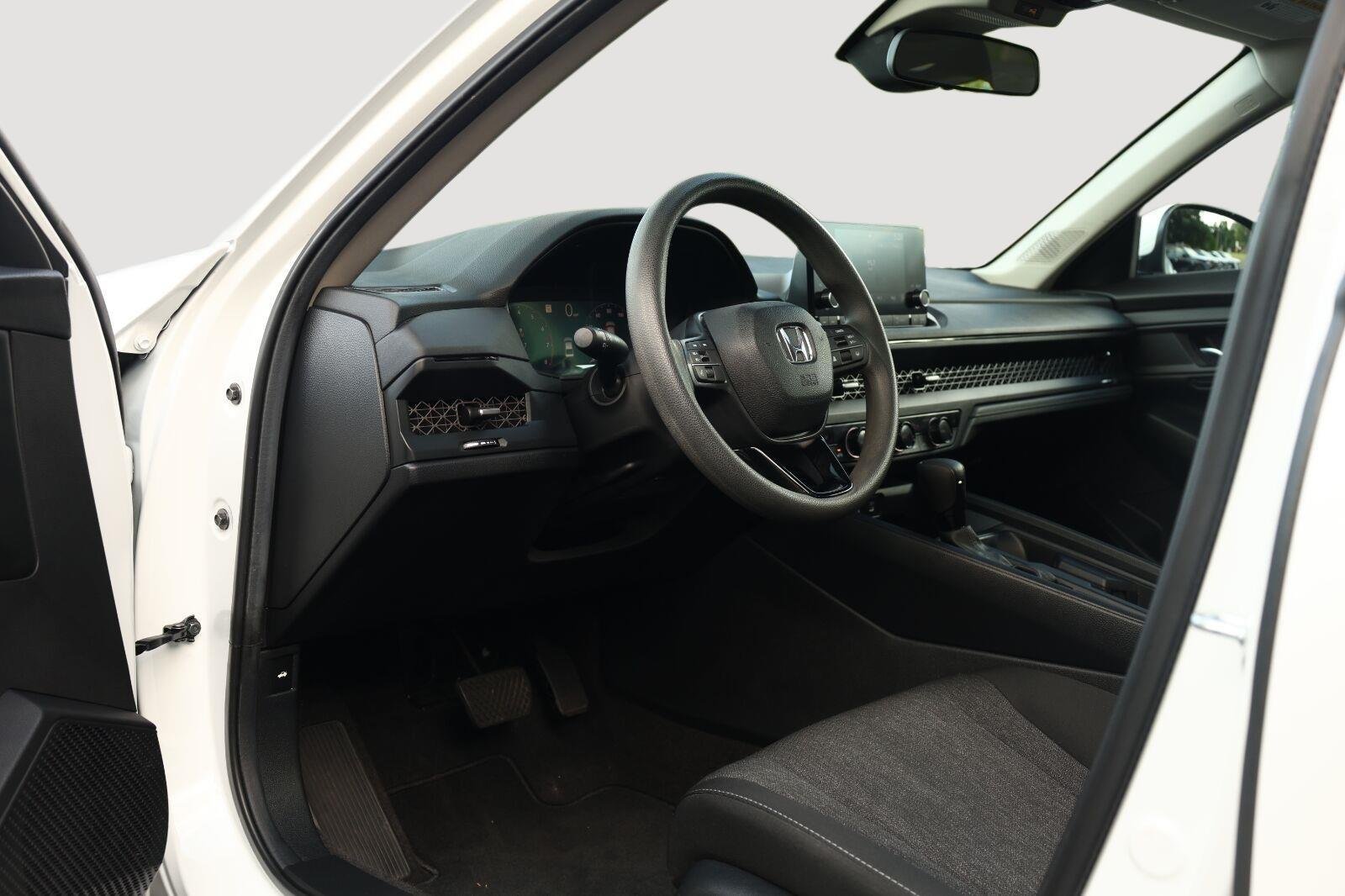 Used 2024 Platinum White Pearl Honda EX image 12