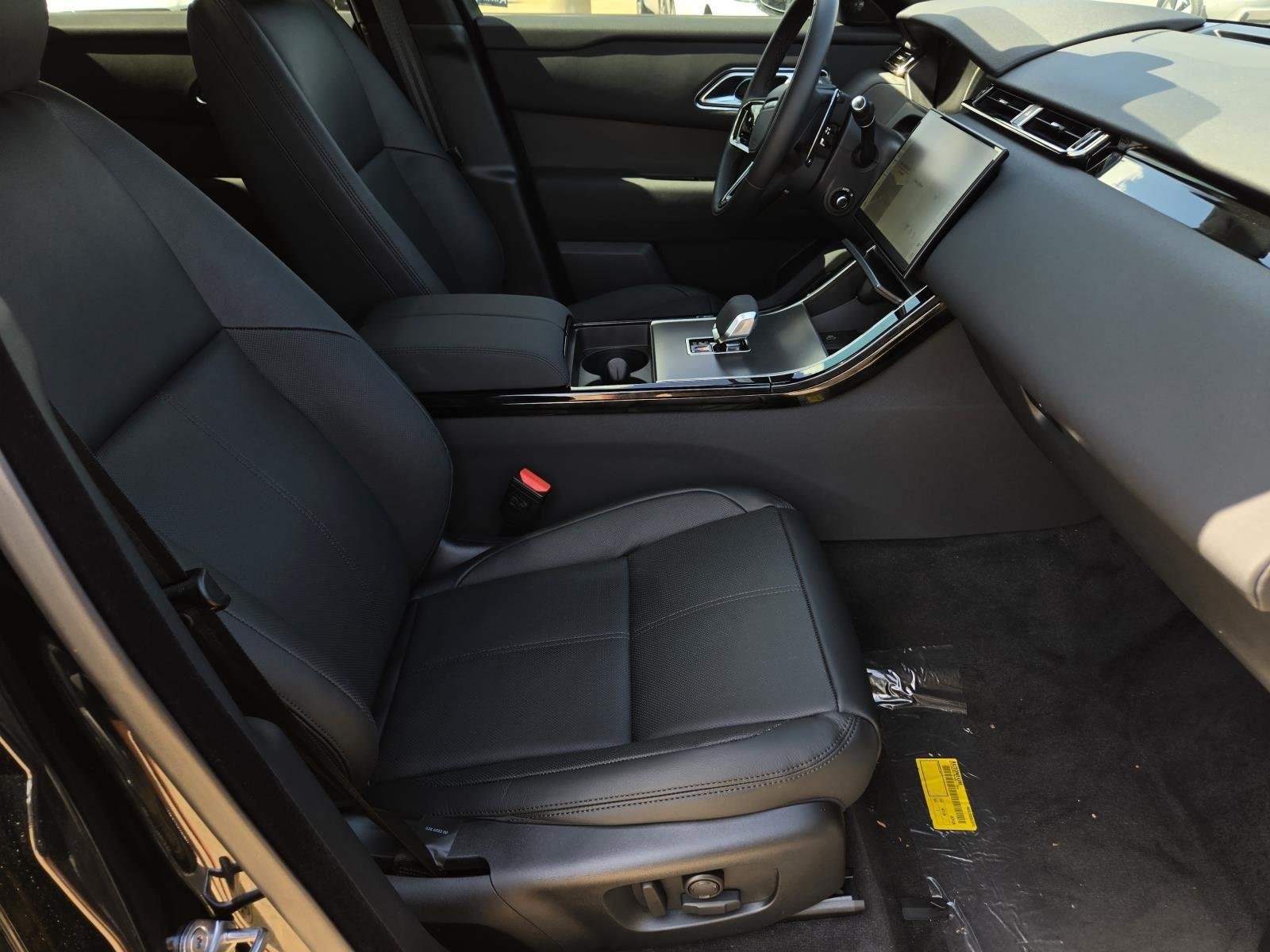 New 2025 Santorini Black Land Rover Dynamic SE image 41