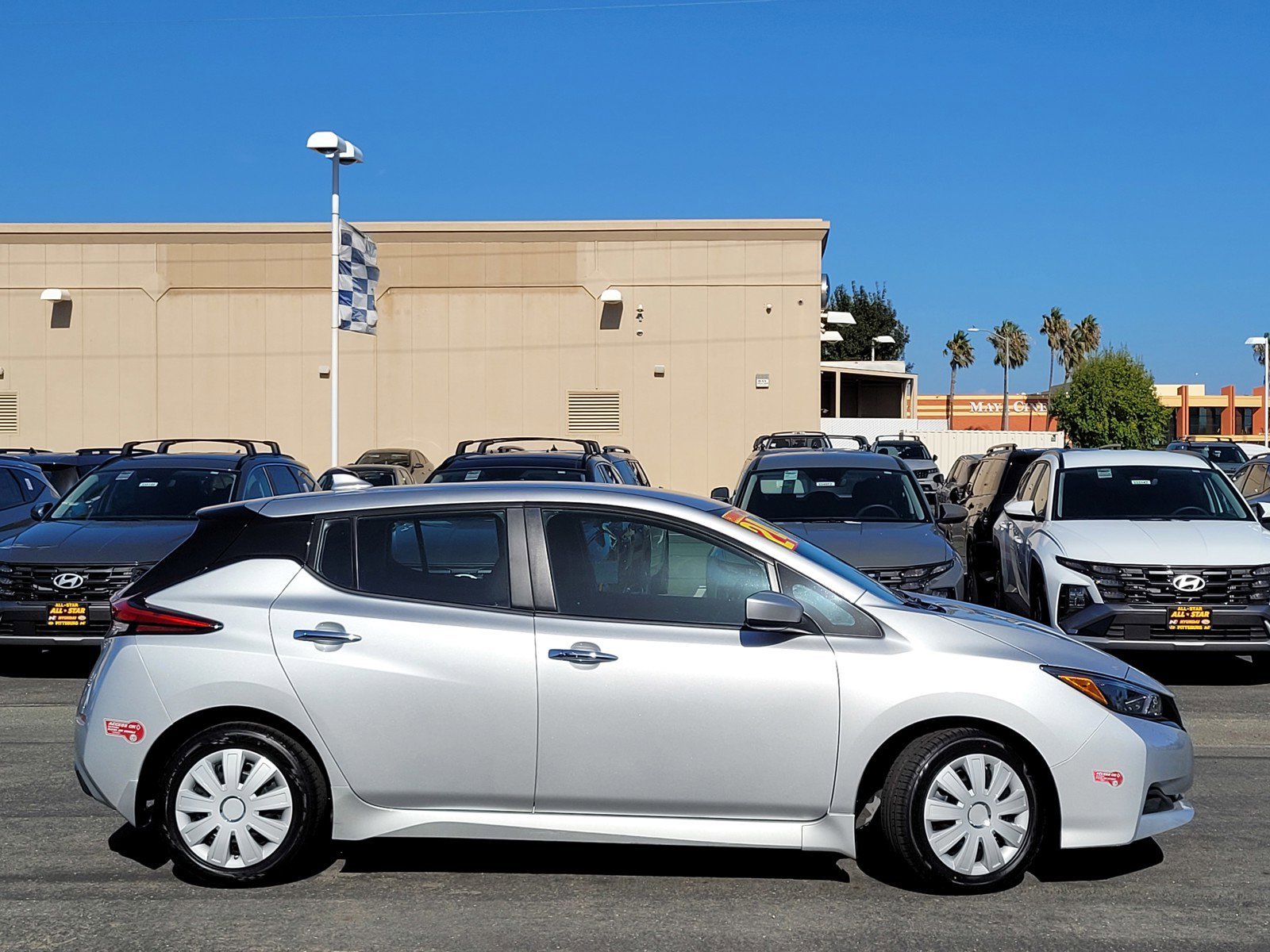 2024 Nissan Leaf S photo 2
