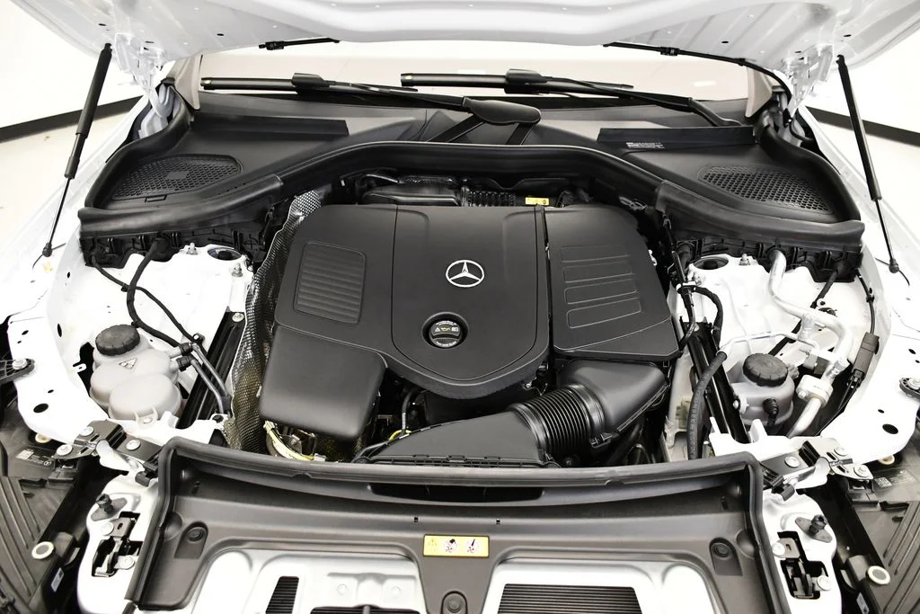 Certified Used 2026 Polar White Mercedes-Benz GLC 300 image 11