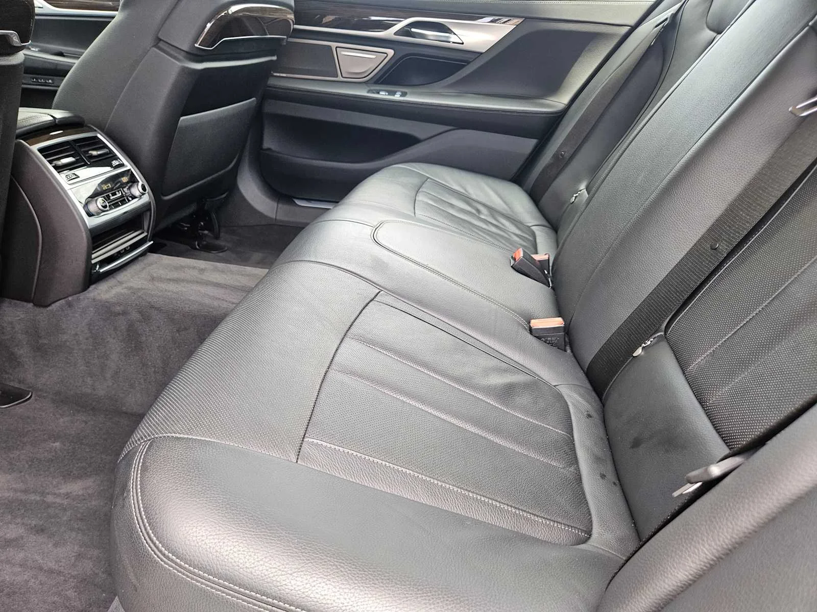 Used 2021 Dark Graphite Metallic BMW 740i xDrive image 22