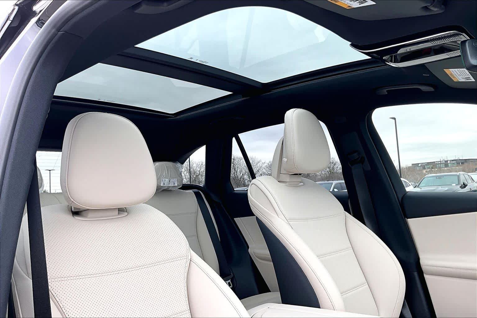 New 2026 Obsidian Black Metallic Mercedes-Benz GLC 300 image 22