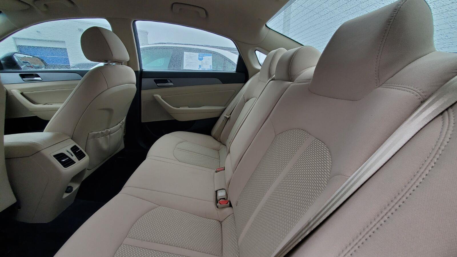 Used 2019 Phantom Black Hyundai SEL image 5