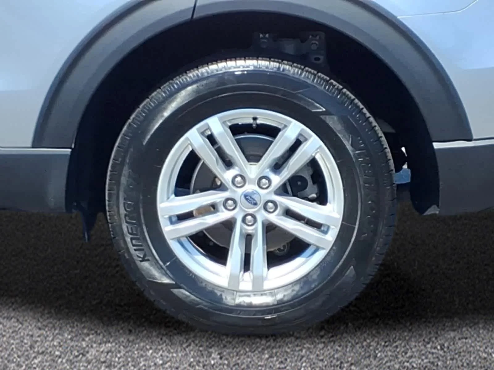 Used 2023 Iconic Silver Ford XLT image 3