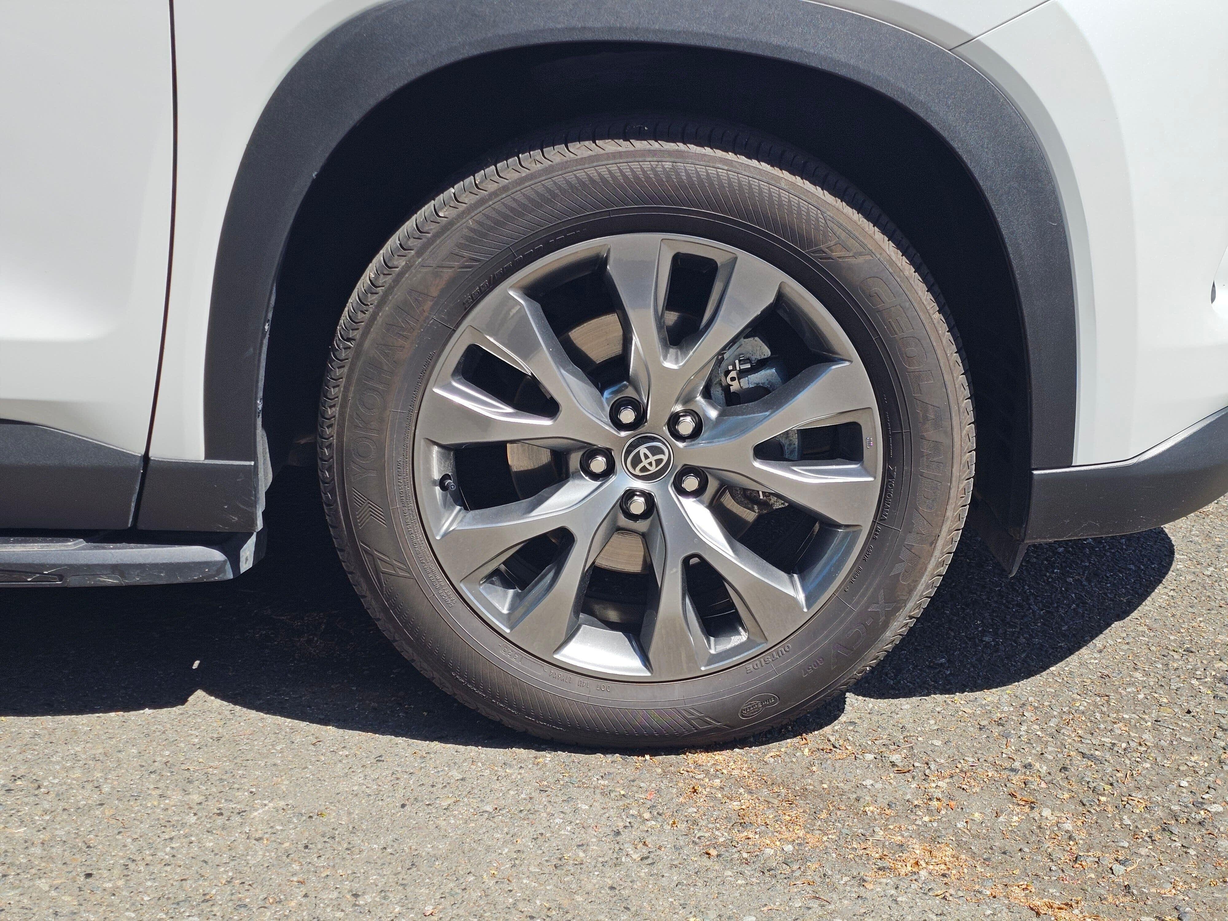 Used 2024 Wind Chill Pearl Toyota Limited image 9
