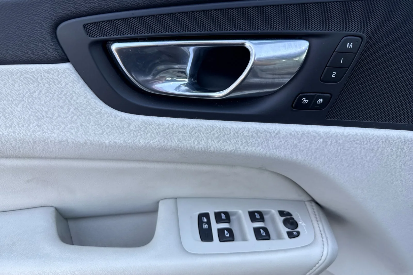 Used 2023 Silver Volvo Plus Dark Theme image 11