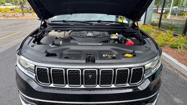 Used 2024 Diamond Black Crystal Pearlcoat Jeep Base image 10