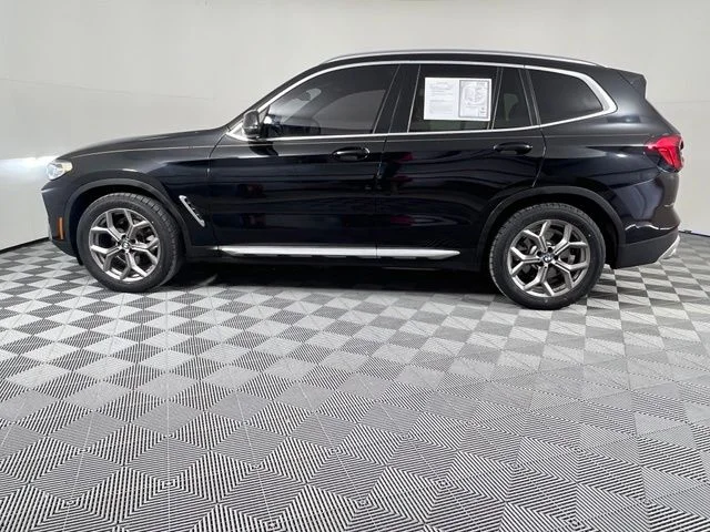 Used 2022 Black BMW sDrive30i image 4