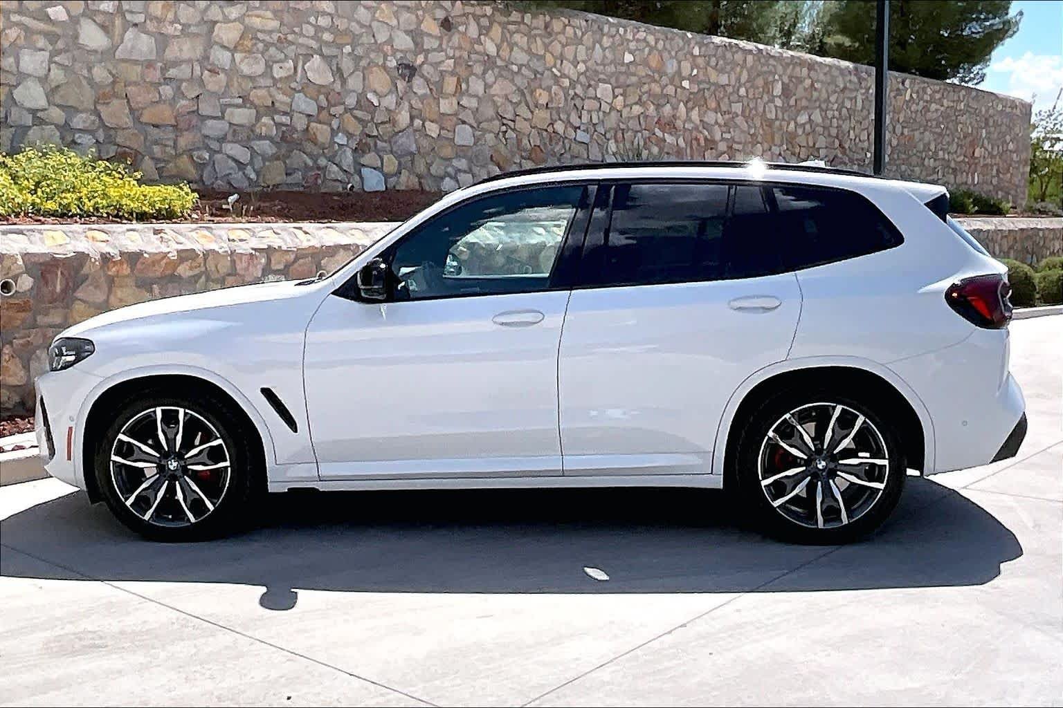 Used 2024 Alpine White BMW M40i image 2