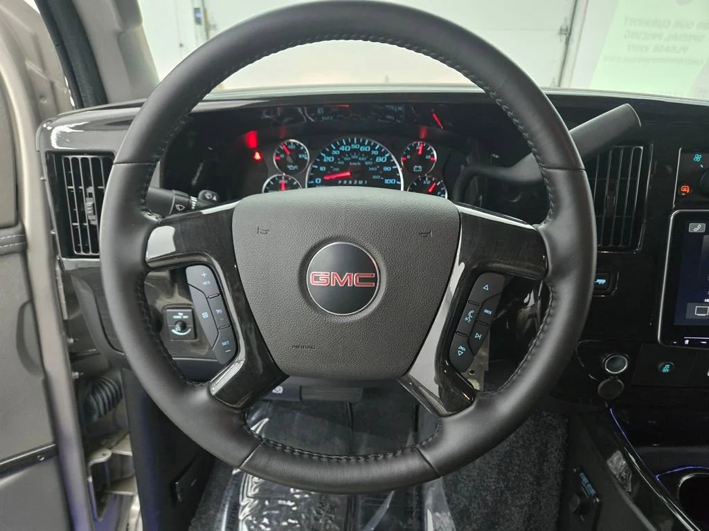2023 GMC Savana Cargo Work Van - Photo 21