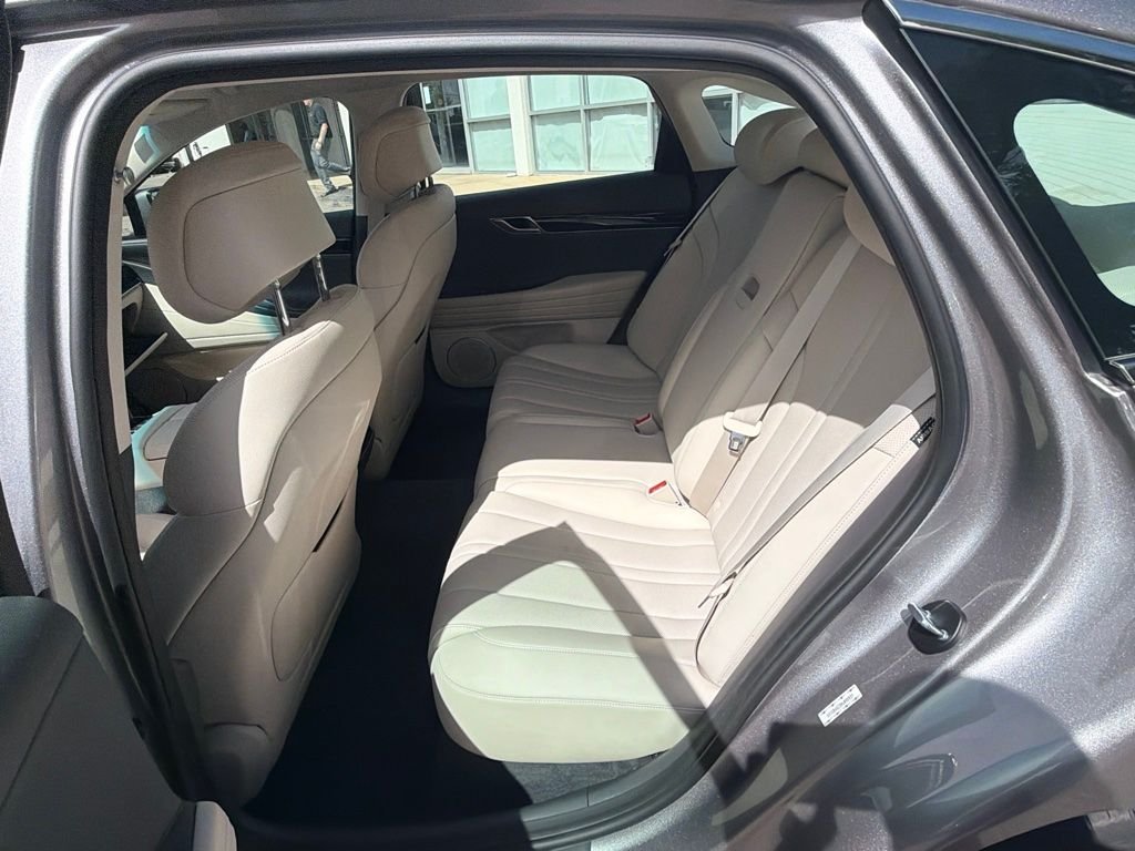 Used 2022 Silver Genesis 2.5T image 18
