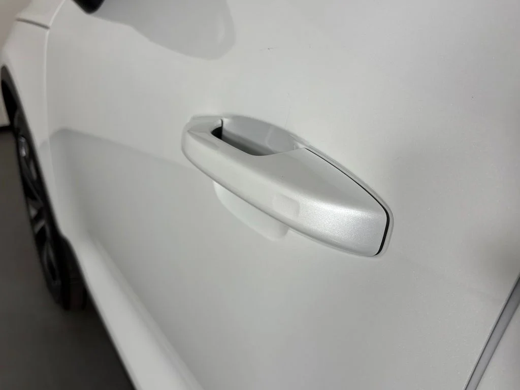 New 2026 Crystal White Volvo Plus image 11